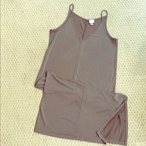 Sleeveless V-neck Midi Dress